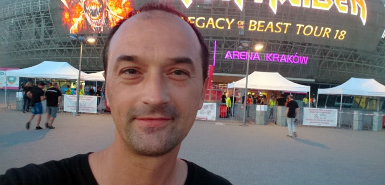 Radosław Warzecha przed Tauron Areną w Krakowie