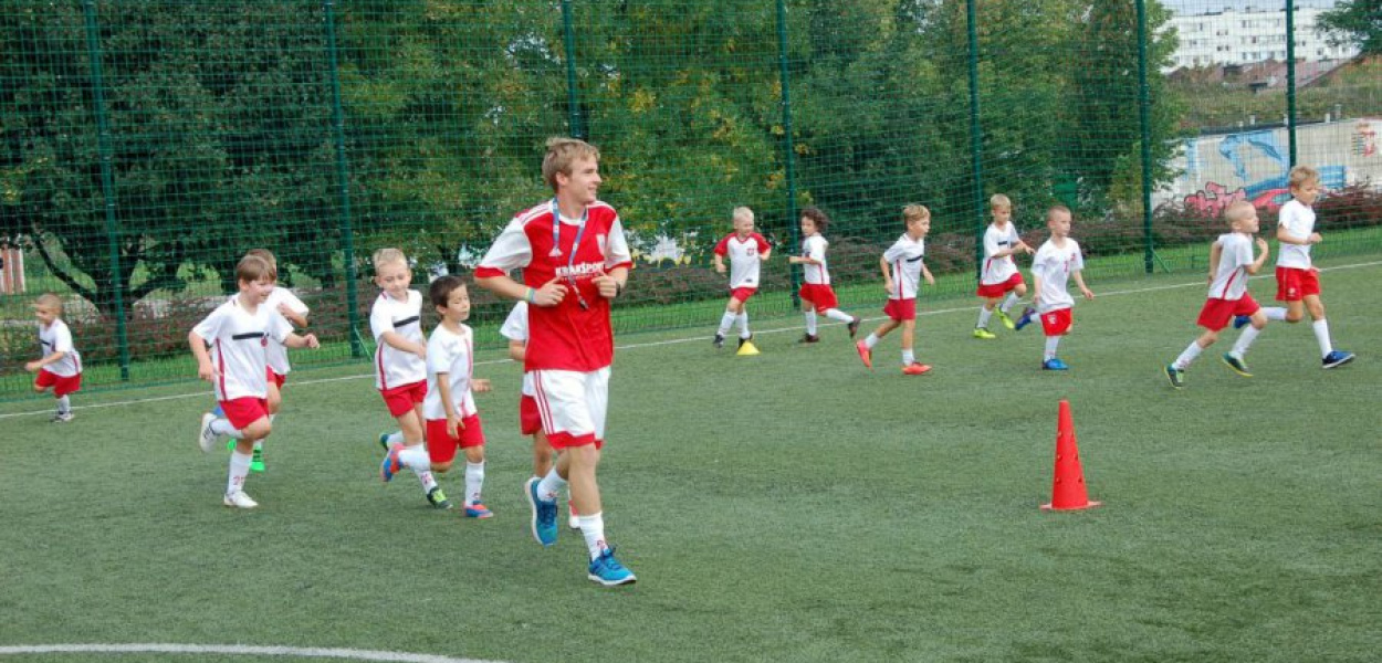 Na Orliku trenują młodzi zawodnicy AP 21