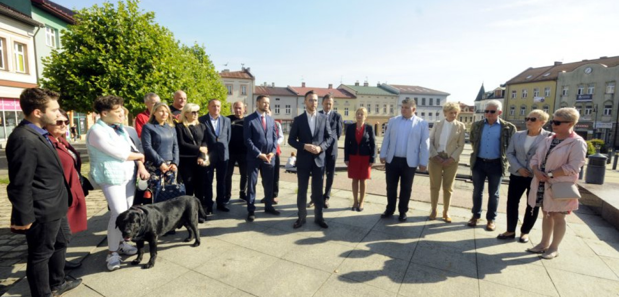 Robert Maciaszek, kandydat na burmistrza Chrzanowa, i marszałek województwa Jacek Krupa przedstawili kandydatów do Rady Miejskiej w Chrzanowie i Sejmiku z Koalicji Obywatelskiej