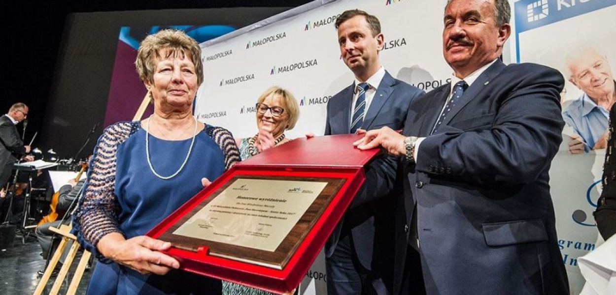 Władysława Macuda odebrała honorowe wyróżnienie w trakcie gali w Operze Krakowskiej fot. Biuro Prasowe UMWM