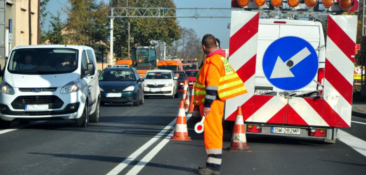 Ruch na drodze, łączącej Chrzanów i Trzebinię, odbywa się wahadłowo