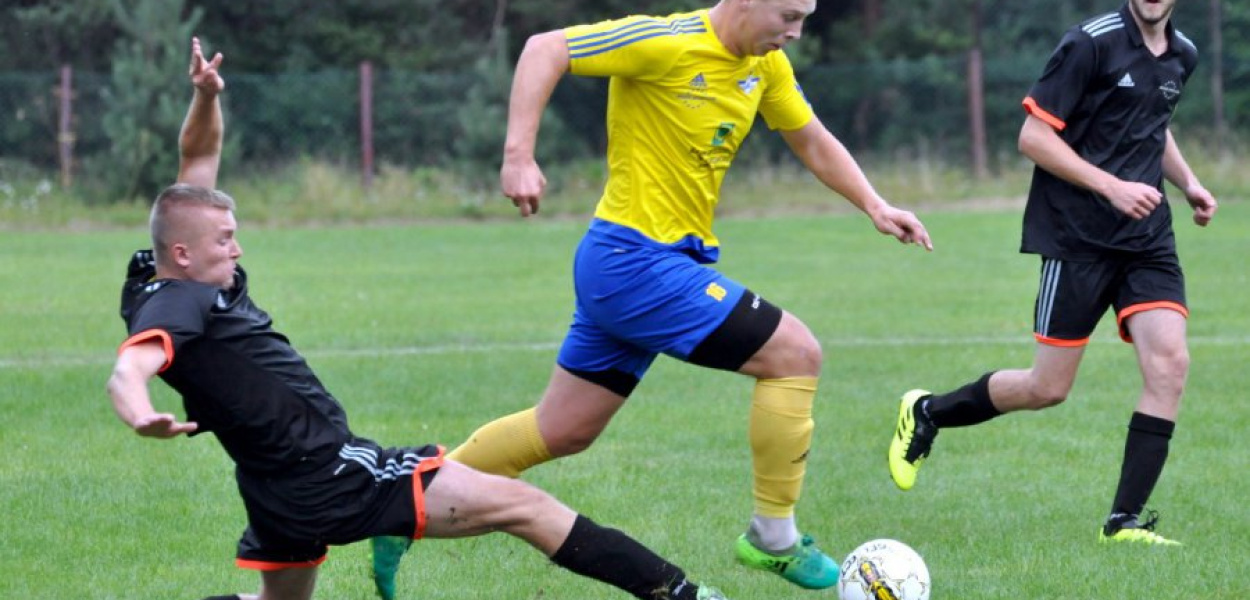 Jakub Jochymek (w środku) jeszcze podczas gry w Fabloku Chrzanów