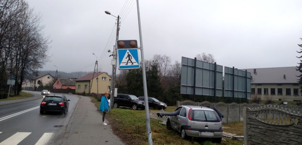 Kolizja miała miejsce na łuku drogi przy skrzyżowaniu z ul. Kościelną w Trzebini