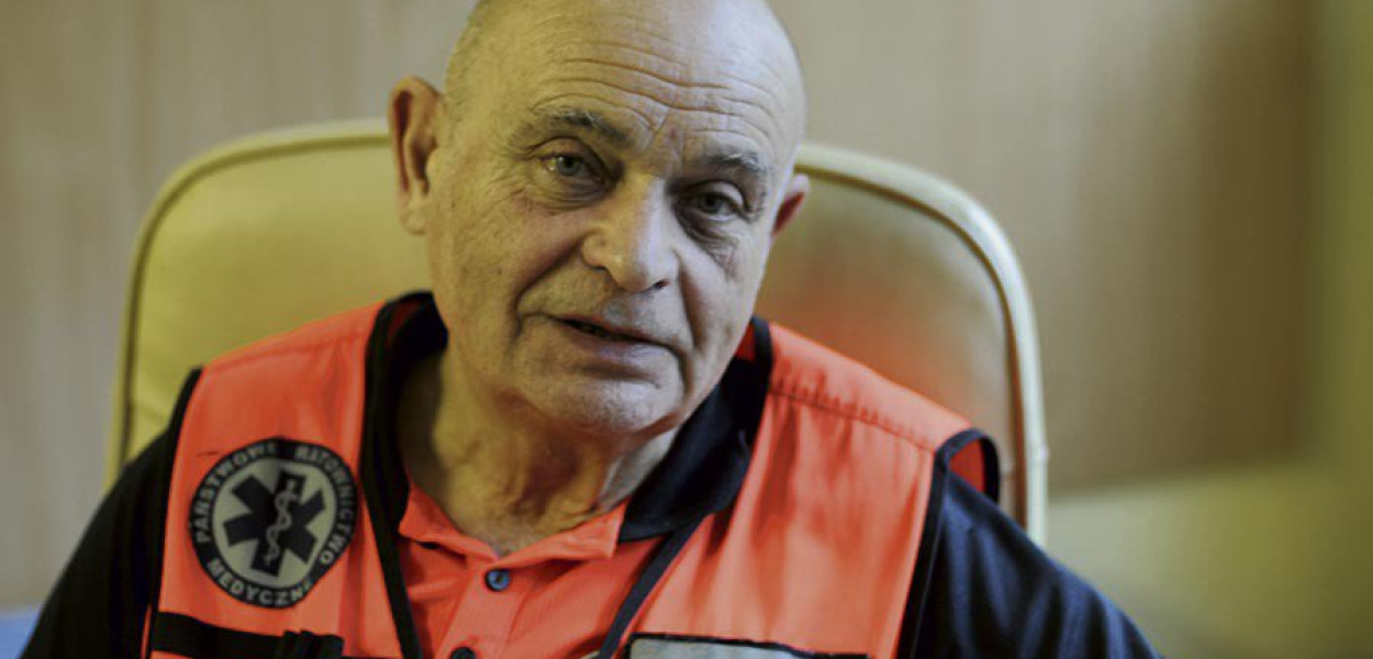 Jerzy Macek – lekarz medycyny, chirurg. Urodził się 21 września 1947 r. w Chrzanowie. Chodził do Szkoły Podstawowej nr 3 i do Liceum Ogólnokształcącego im. Stanisława Staszica w Chrzanowie. Ukończył wydział lekarski na Akademii Medycznej w Krakowie. Wieloletni kierownik chrzanowskiego pogotowia ratunkowego. We wrześniu 2012 r. przeszedł na emeryturę, ale dalej pracuje w chrzanowskim pogotowiu jako lekarz w karetce. Od 1 lipca tego roku jest zatrudniony na kontrakcie.