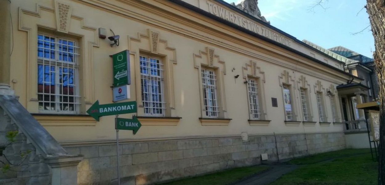 Bankowcy obsługują klientów w dziesięciu placówkach, w tym w głównej siedzibie BS przy alei Henryka w Chrzanowie