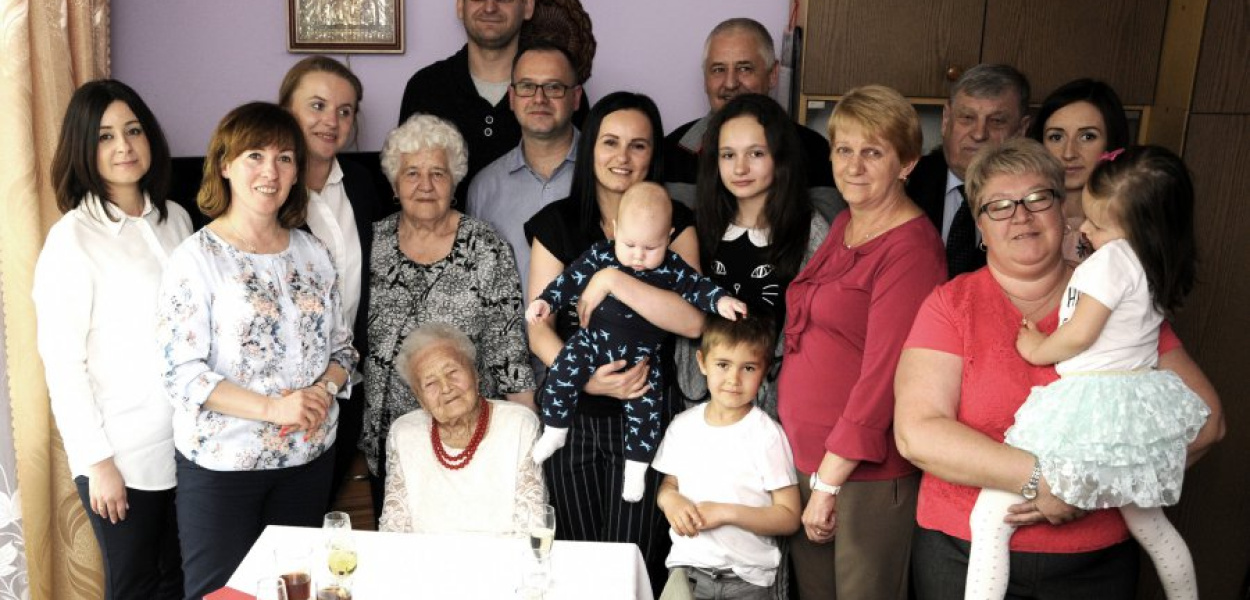 Urzędowa delegacja i część rodziny już odwiedziła 108-letnia Marię Budkę