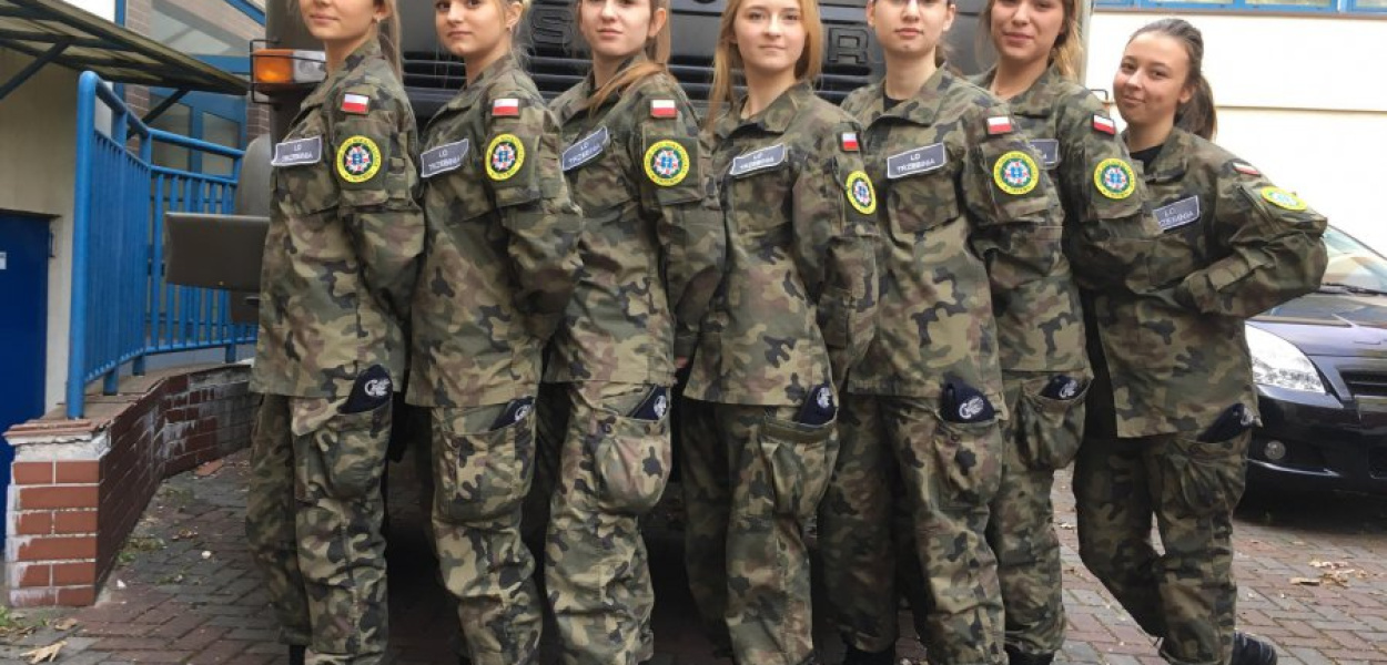 Uczennice klasy mundurowej w LO w Trzebini