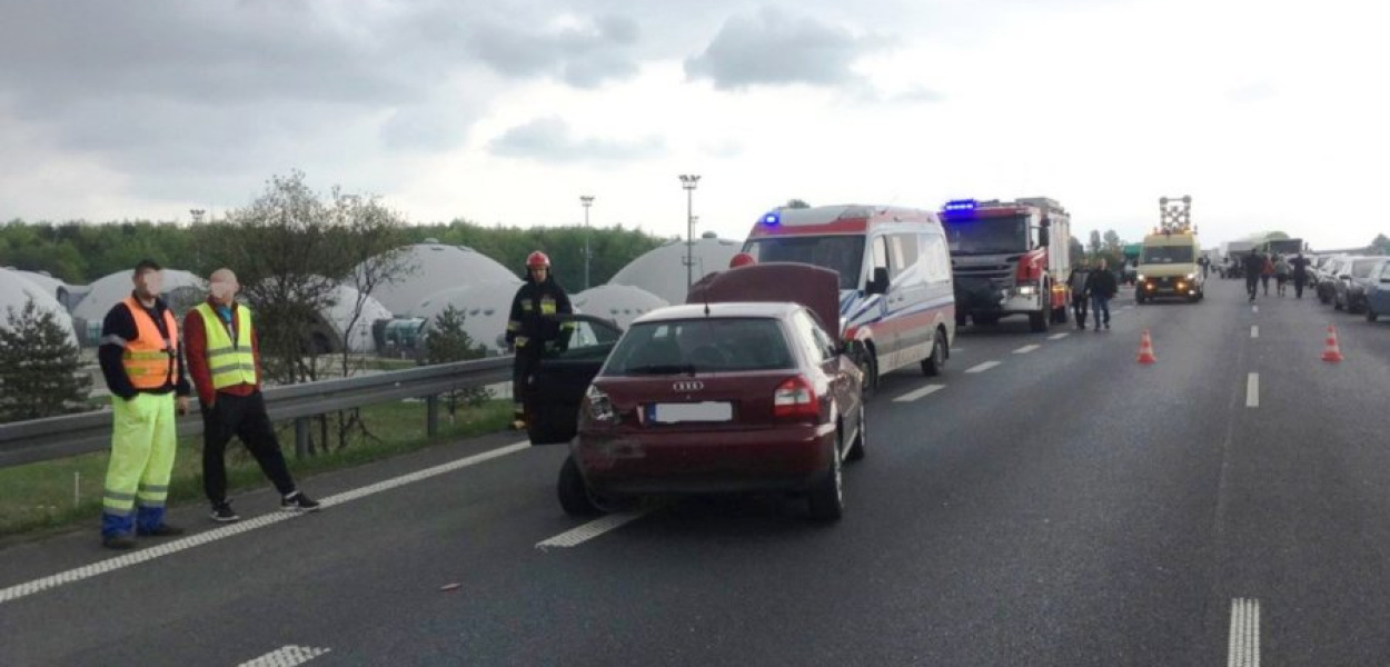 W południe na autostradzie doszło do zderzenia samochodów. FOT. PSP Chrzanów