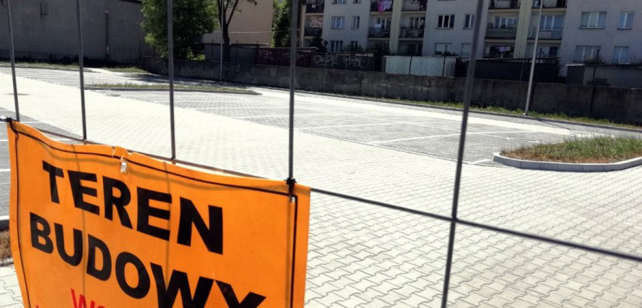 Kierowcy czekają na otwarcie parkingu przy Zielonej w Chrzanowie