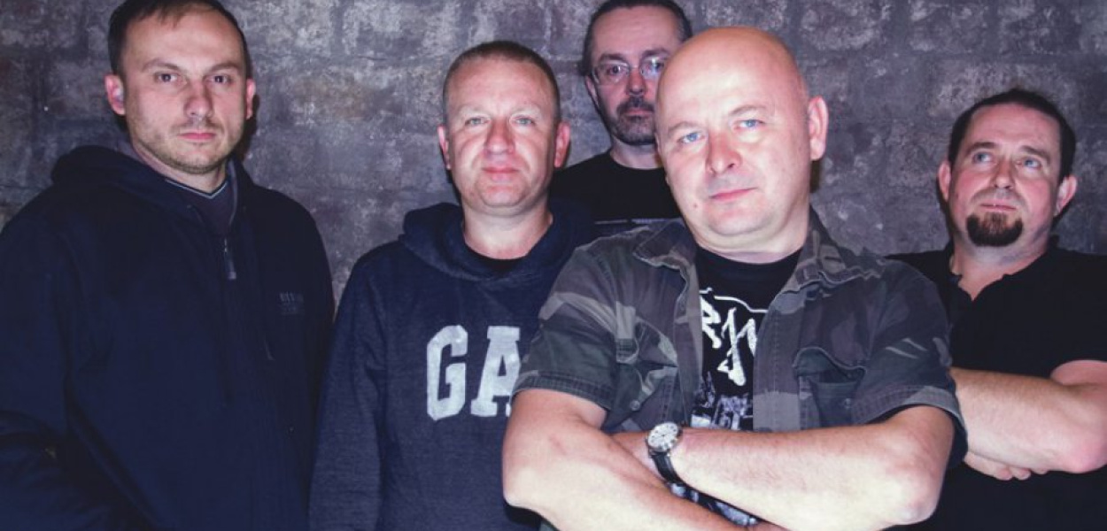 Zespół Non Serviam: Krzysztof „Krycha&quot; Buryś (gitara), Piotr „Pietka&quot; Chłopek (puzon), Mariusz „Drynda&quot; Dorynek (bas), Dominik „Skorup&quot; Skorupka (śpiew, teksty) i Tomasz „Kujawka&quot; Kujawa (perkusja)