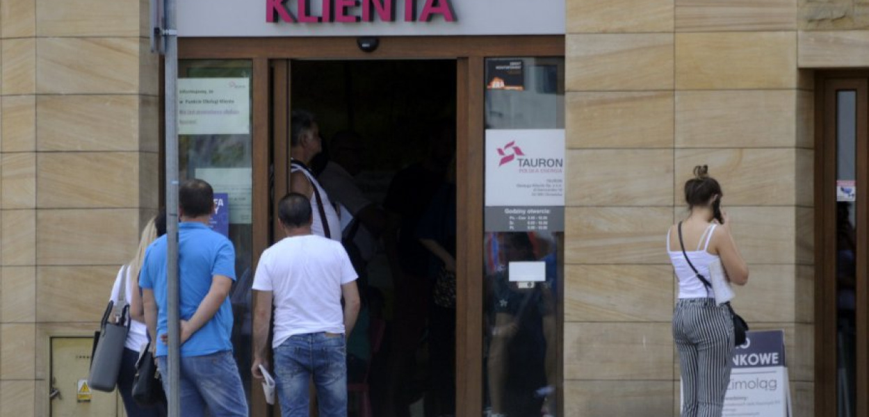 Oświadczenia ws. zamrożenia cen energii można składać, na przykład, w punkcie obsługi klienta spółki TAURON przy Garncarskiej 16 w Chrzanowie. W poniedziałek jest czynny w godz. 8-16