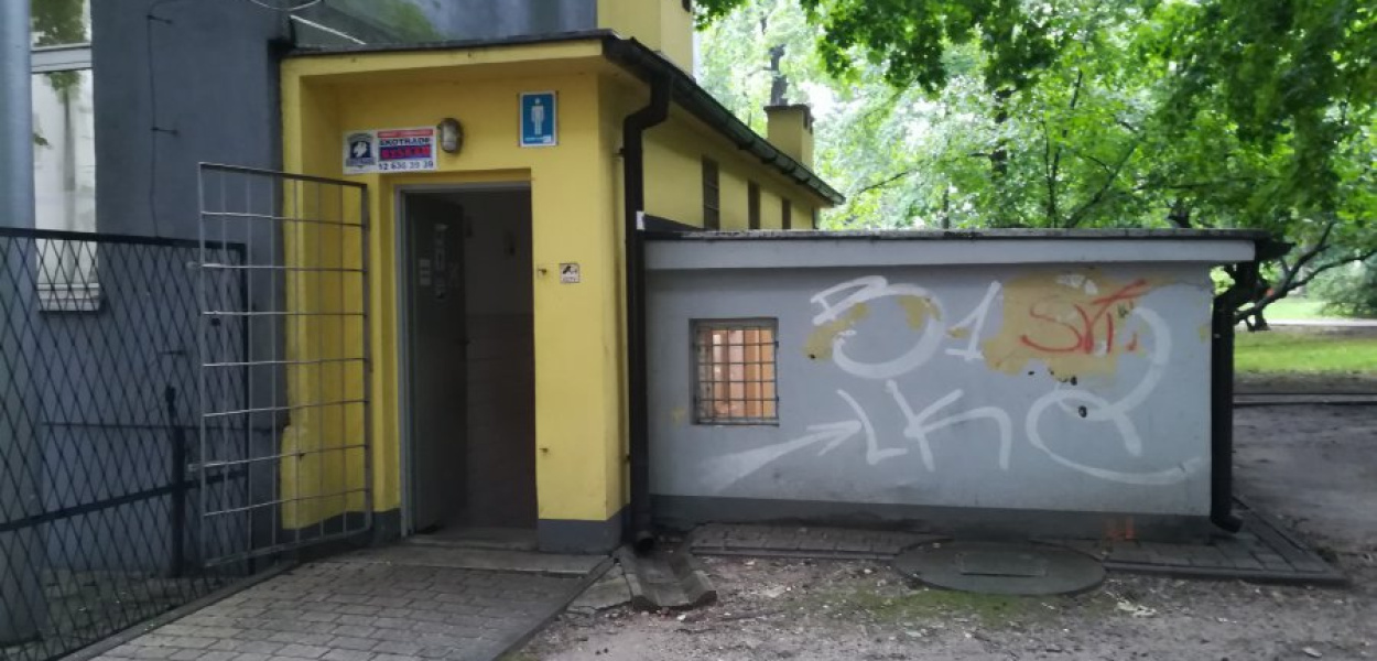 Choć szalet nie został wyremontowany, dobrze że znów jest otwarty