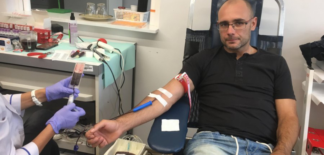 Łukasz Żurada z Olkusza po likwidacji punktu w swoim mieście przyjeżdża do Chrzanowa, by oddać krew. Do tej pory oddał już 23 litry krwi