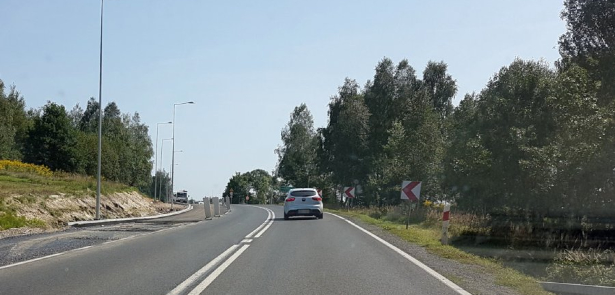 W rejonie tzw. Białki w Woli Filipowskiej na krajówce trwają roboty budowlane