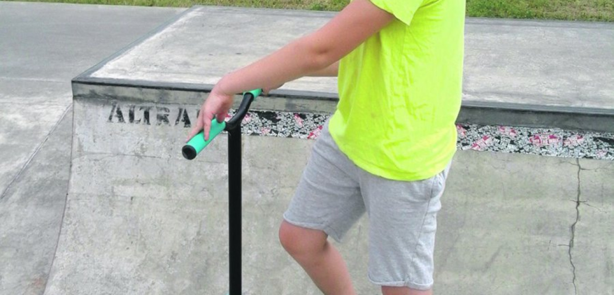 Maciek na hulajnodze