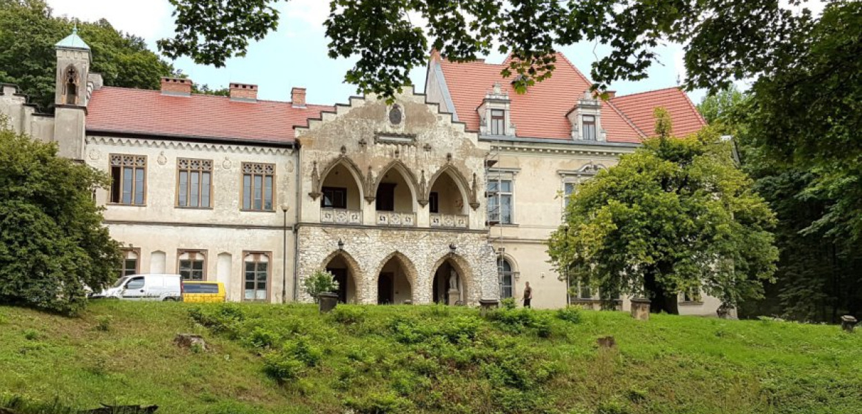 Pałac w Młoszowej na razie będzie zamknięty, ale park można odwiedzić w najbliższy weekend