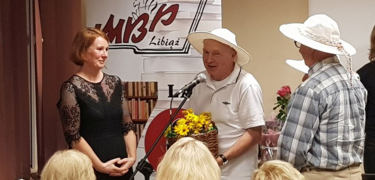Z jubileuszowymi gratulacjami dla dyrektor Anety Gwóźdź pospieszyli m.in. libiąscy pszczelarze