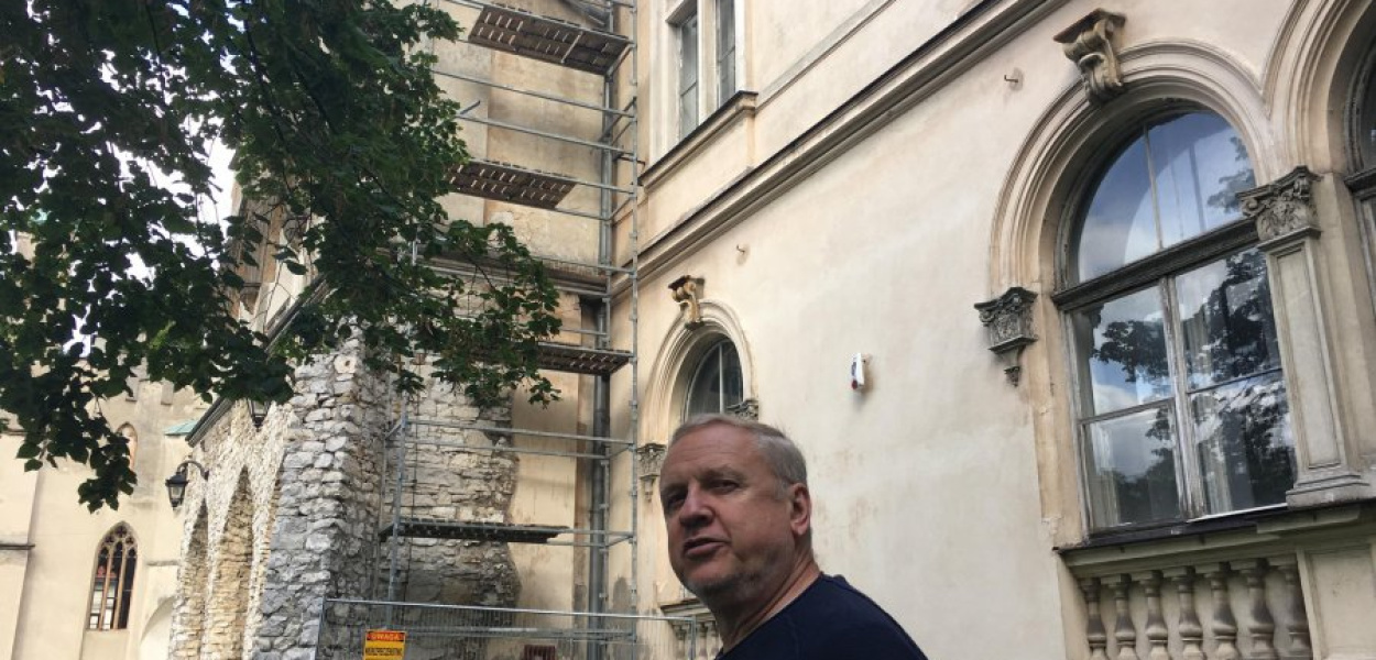 - W obiekt trzeba zainwestować 30 mln zł - mówi kanc;lerz AGH Henryk Zioło.