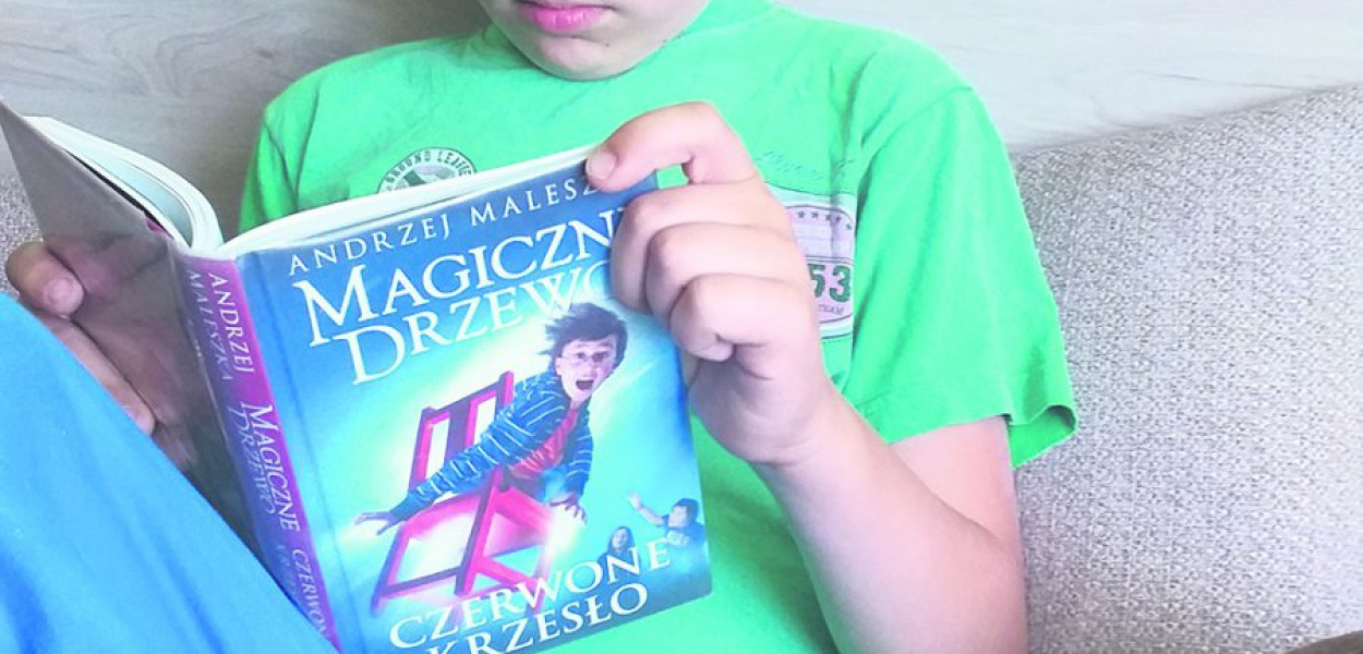 Gabriel ze swoją ulubioną książką