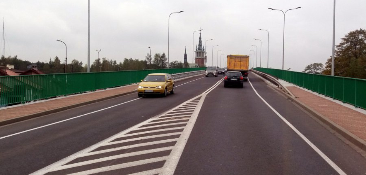 Wiadukt nad torami  na drodze krajowej w Trzebini