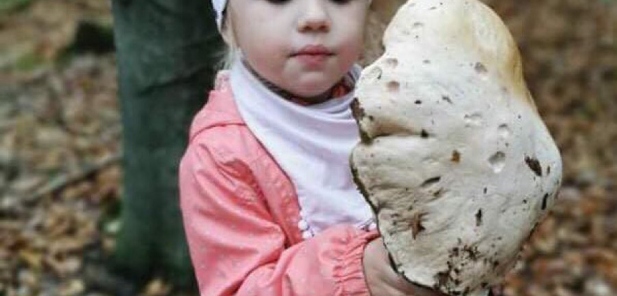 Oliwia z ogromnym prawdziwkiem