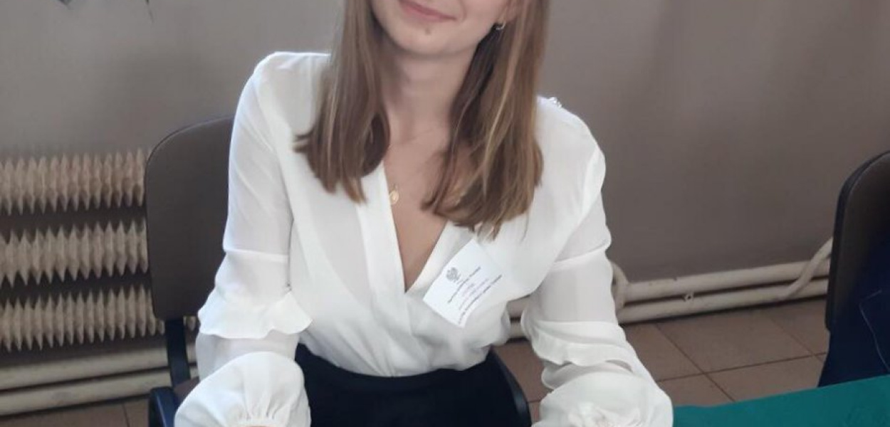 Martyna Warchoł pracuje w Obwodowej Komisji Wyborczej nr 24 w Pile Kościeleckiej