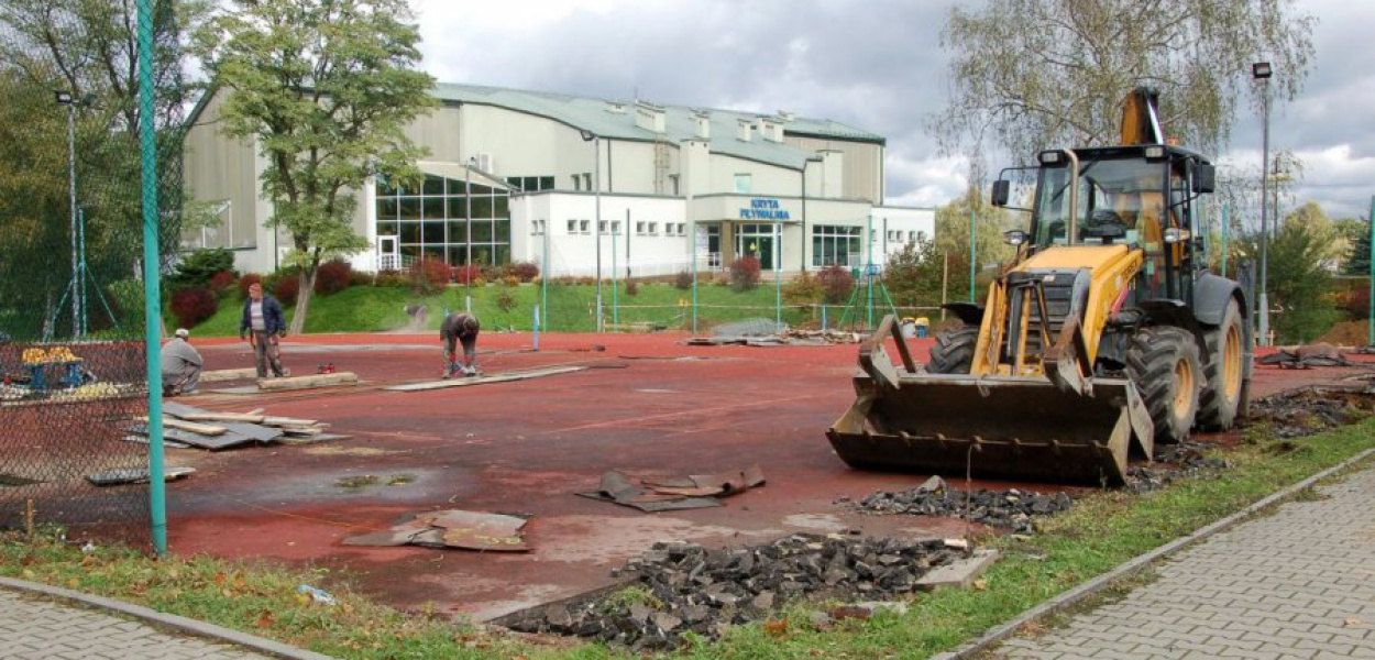 Korty będą zadaszone, by można było na nich grać cały rok