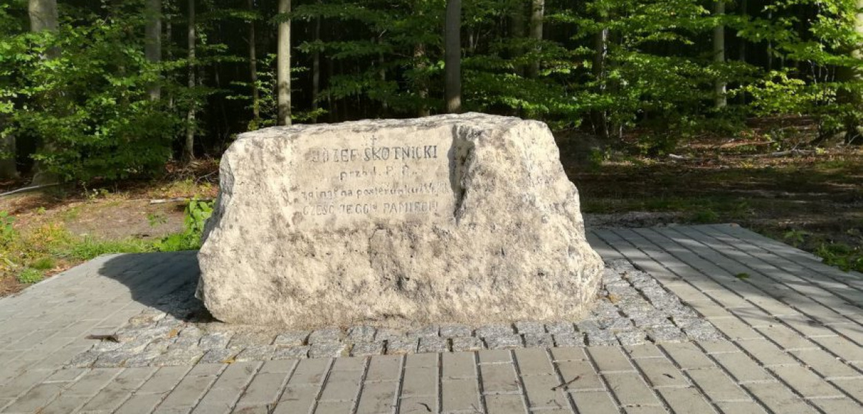 Obelisk został  odnowiony