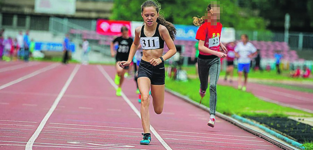 Maja Adamczyk podczas zawodów biegowych