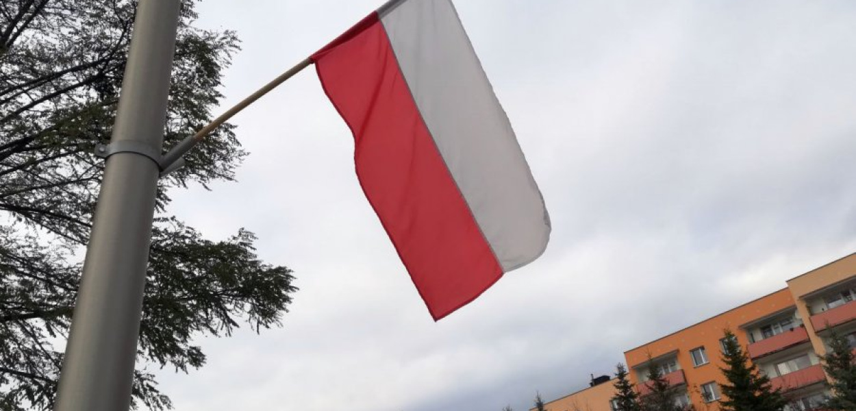 Flagi wiszą m.in. na ulicy 11 Listopada w Libiążu