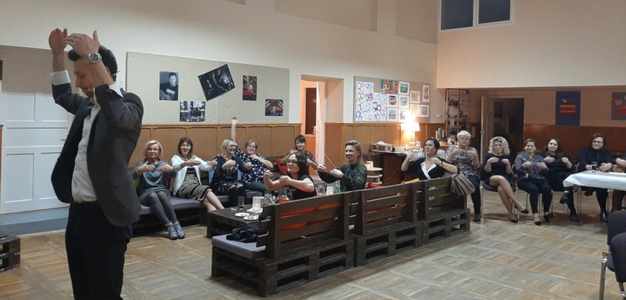Tomasz Soja podczas spotkania z paniami w Nowej Górze. Fot. Katarzyna Niedoba