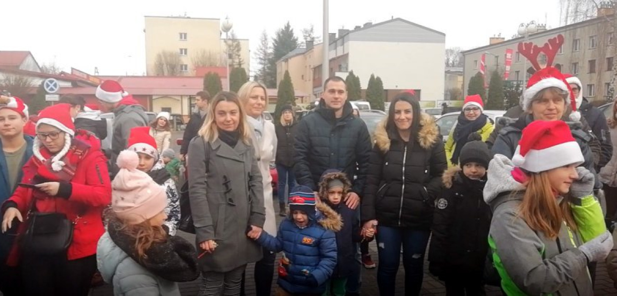 Uczestnicy akcji &quot;Mikołajki dla schroniska&quot;