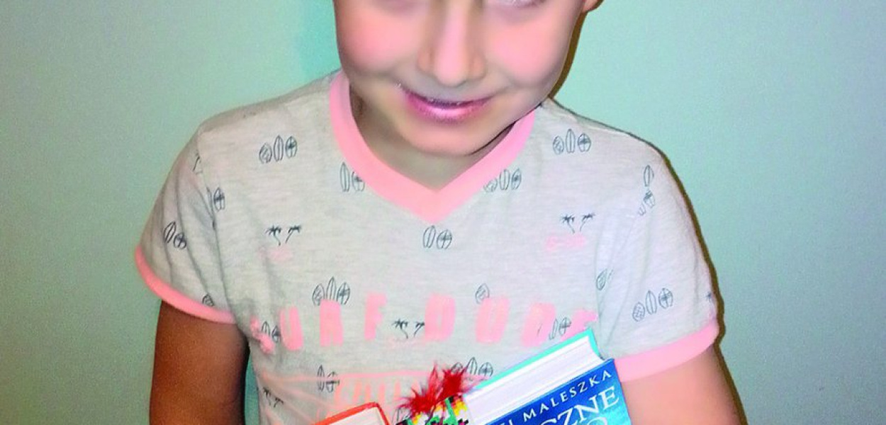 Filip uwielbia czytać książki