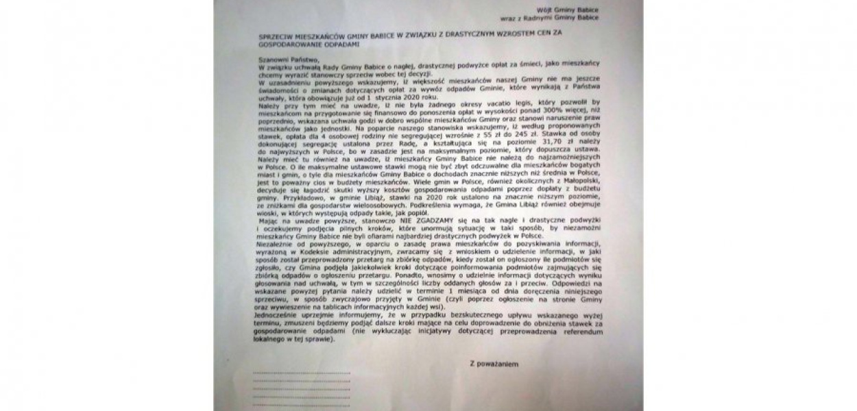 Petycja w sprawie podwyżek cen śmieci w Babicach. Fot. Michał Kwaśniewicz