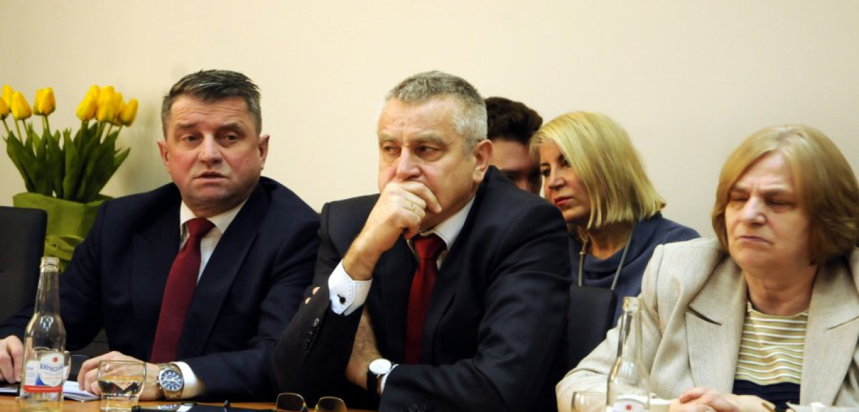 Radny Krzysztof Zubik (w środku) „błysnął&quot; wiedzą z mitologii greckiej