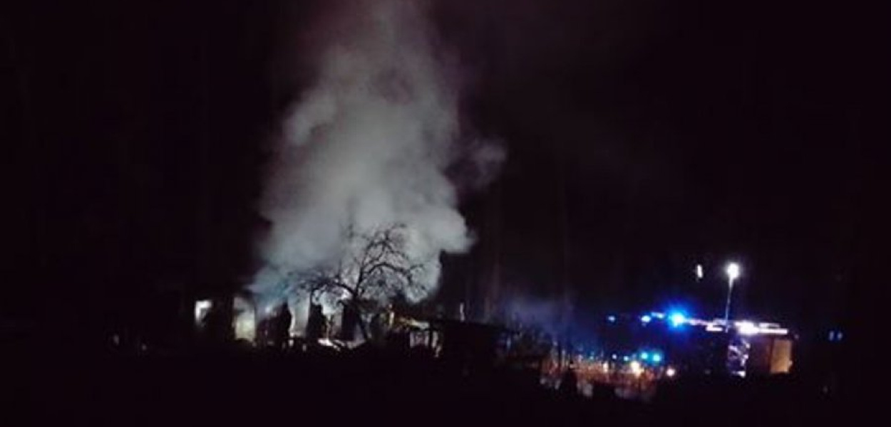 Pożar budynku gospodarczego na osiedlu Stella w Chrzanowie. Zdjęcie przysłane przez Czytelnika.