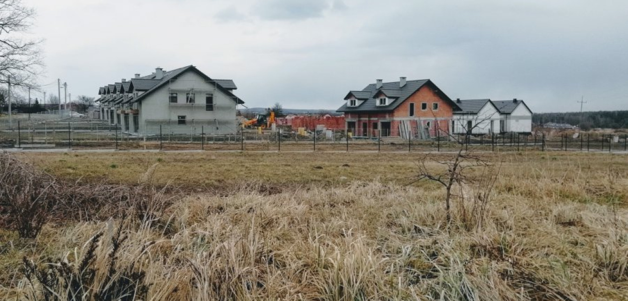 Powstające osiedle domów jednorodzinnych w Pile Kościeleckiej