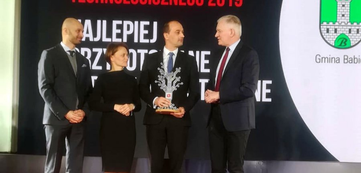 Prezes zarządu Krakowskiego Parku Technologicznego Wojciech Przybylski, minister rozwoju Jadwiga Emilewicz, wójt Babic Radosław Warzecha i wicepremier Jarosław Gowin. Fot. Z archiwum Radosława Warzechy