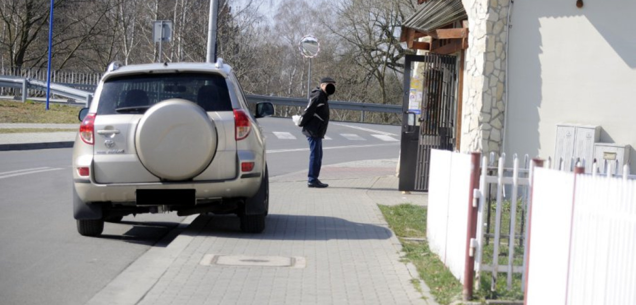 Między 10 a 12 mogą być obsługiwani wyłącznie klienci po 65. roku życia