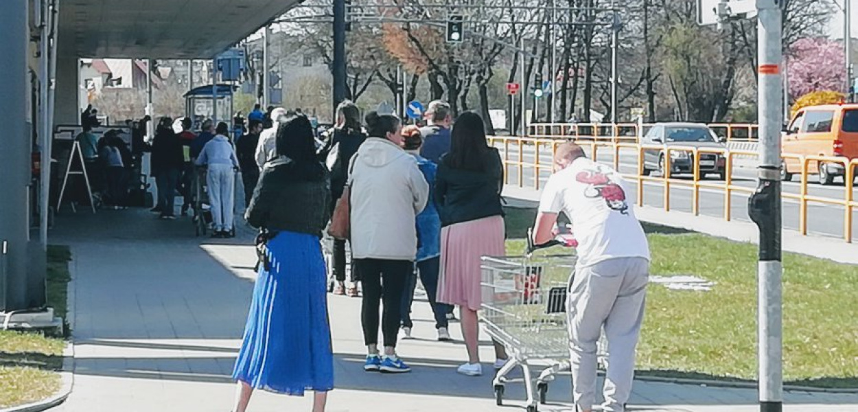 Piątkowa kolejka pod Kauflandem w Chrzanowie