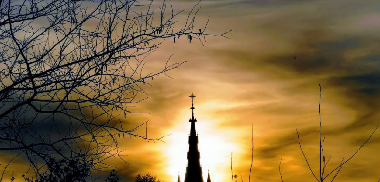 Fot. Ania Majewska (PRZEŁOMowe Kadry). Trzebinia. Bazylika Mniejsza o zachodzie