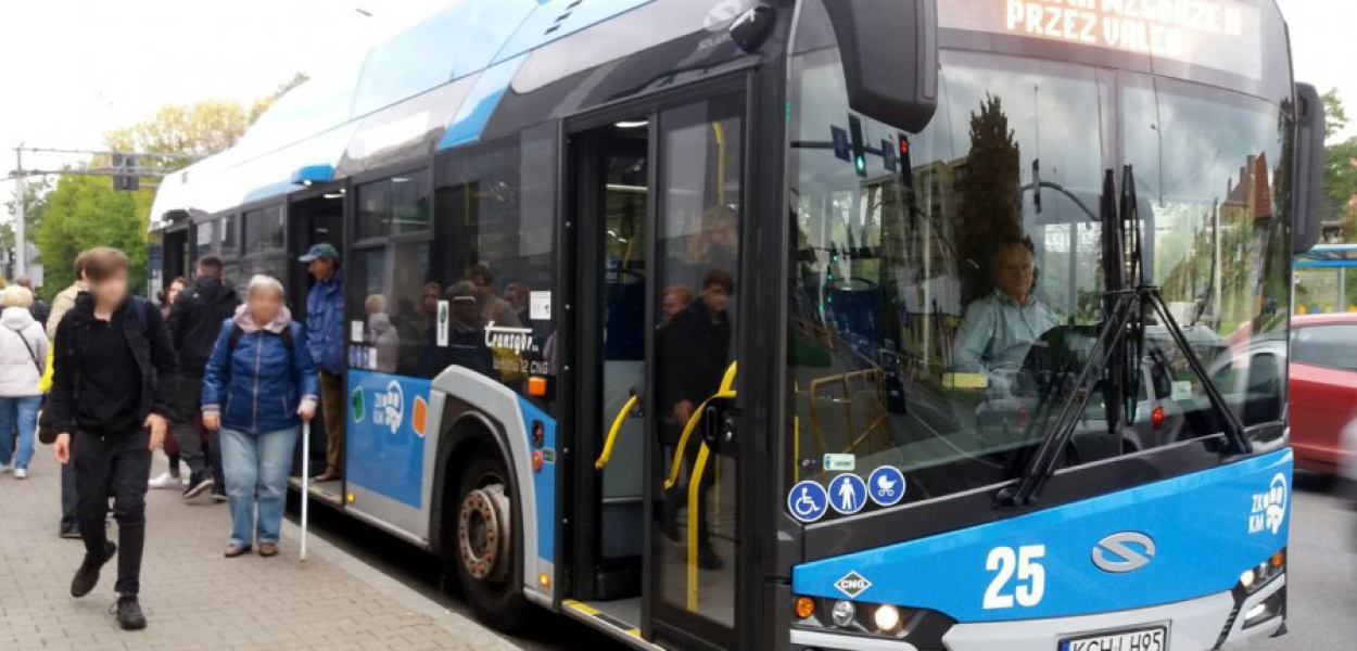 W niedziele i święta uruchamiane będą kursy specjalne autobusów