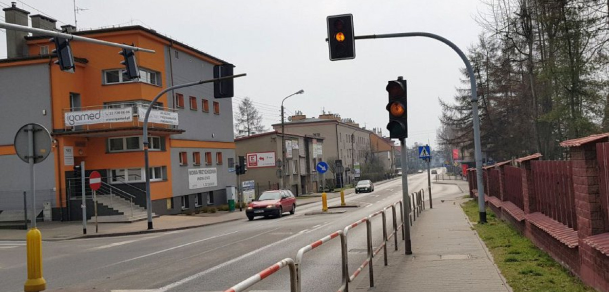 Sygnalizacja na ulicy Oświęcimskiej działała przez półtora miesiąca jako ostrzegawcza ze światłem pomarańczowym pulsacyjnym