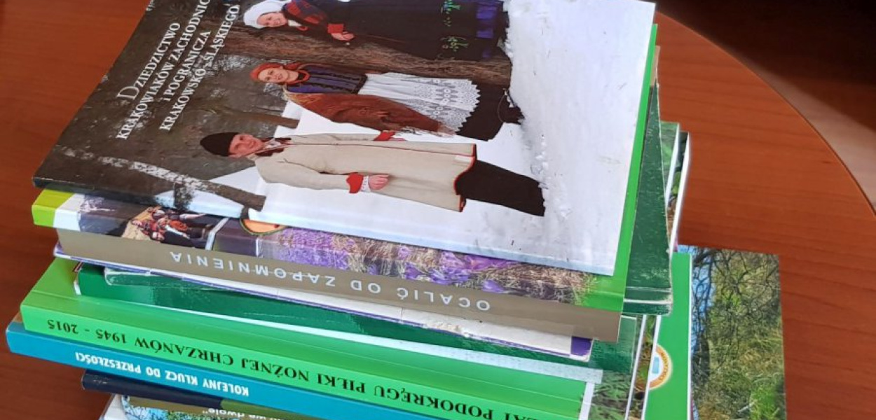 Książki najlepiej zamawiać telefonicznie lub przez system biblioteczny