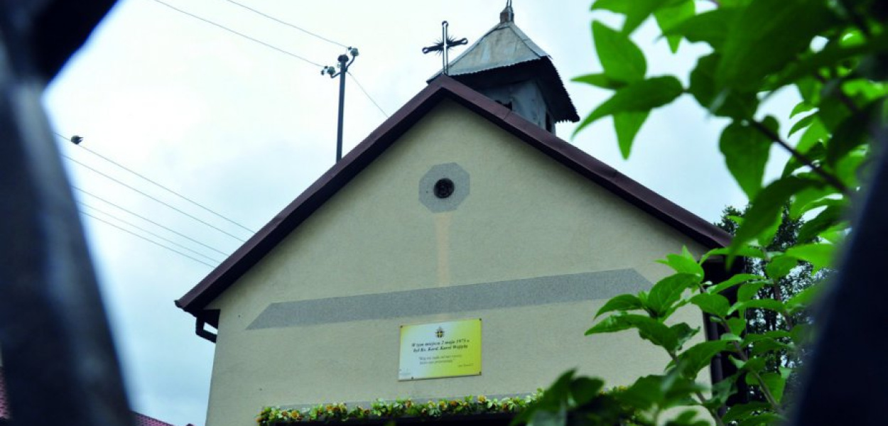 Kapliczka w Mętkowie znajduje się na szlaku śladami Karola Wojtyły