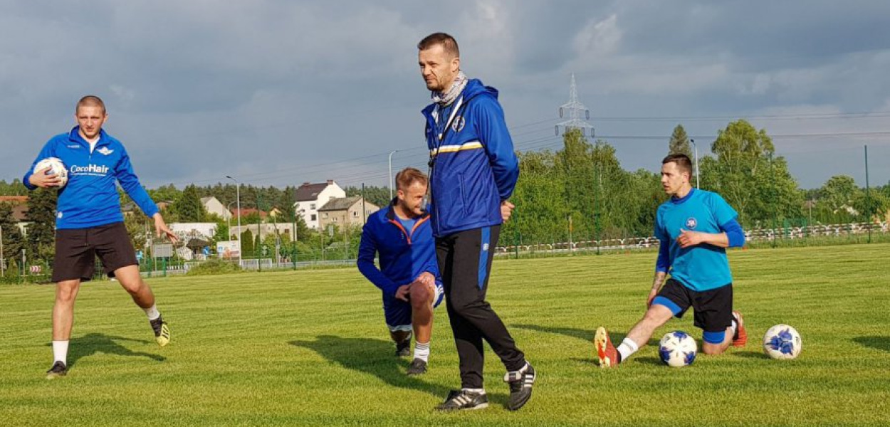 Zajęcia prowadzi trener Piotr Stach
