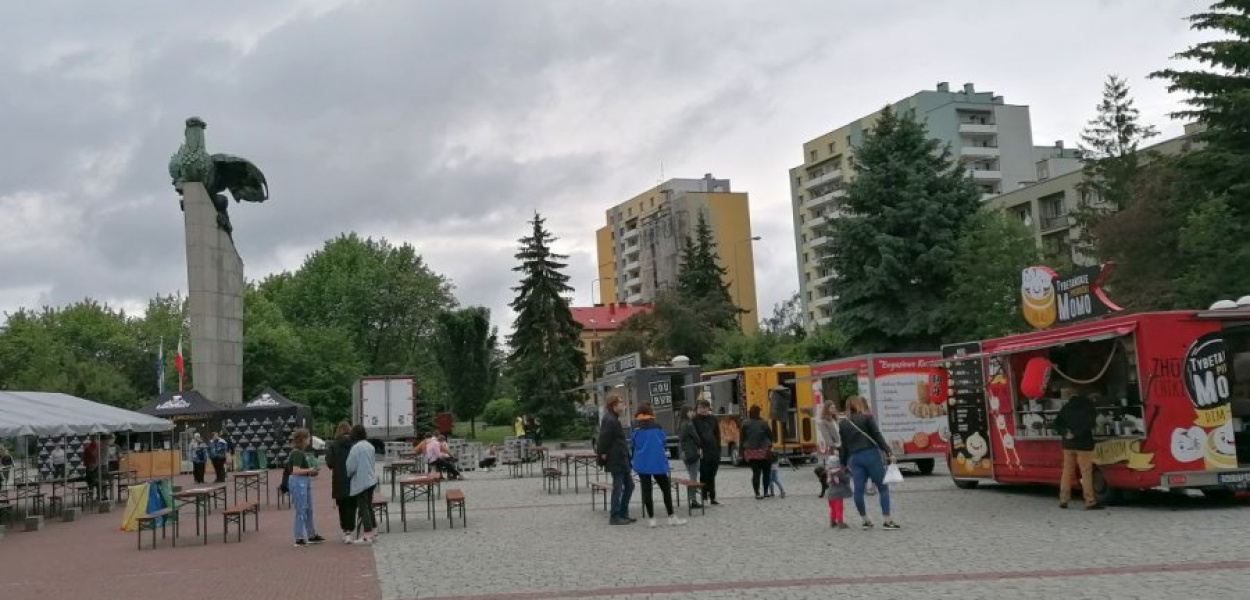 Dania można zjeść na miejscu lub zabrać na wynos