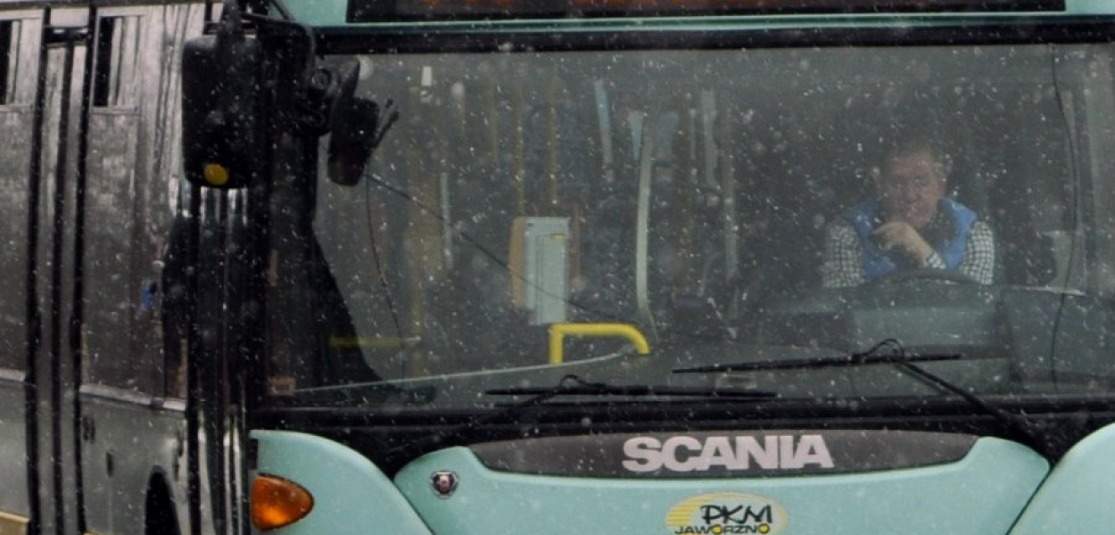Do Chrzanowa docierają linie A i 319, obsługiwane przez Przedsiębiorstwo Komunikacji Miejskiej w Jaworznie