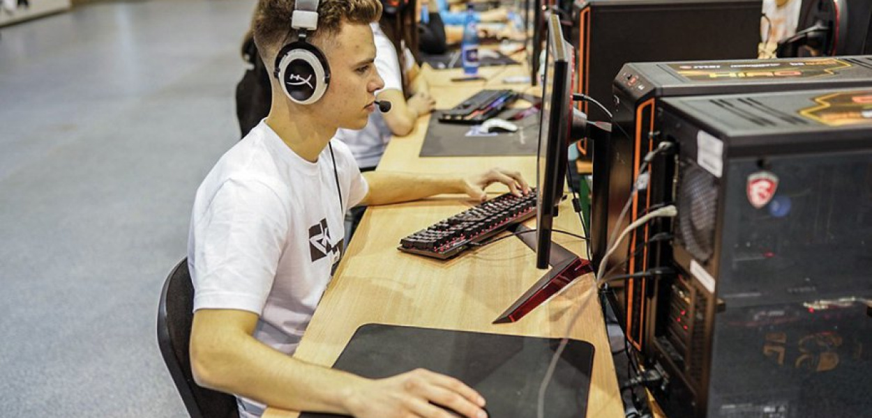Artur Mendela woli rywalizację bezpośrednią z rywalami od tej online
