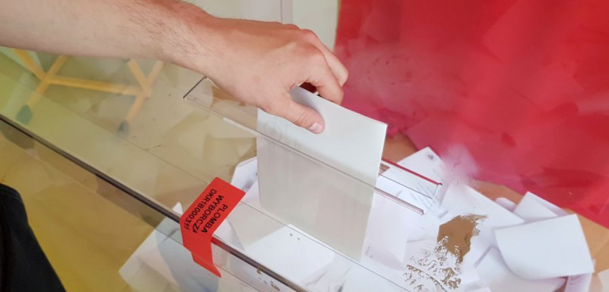 Na uwagę zasługuje bardzo wysoka frekwencja